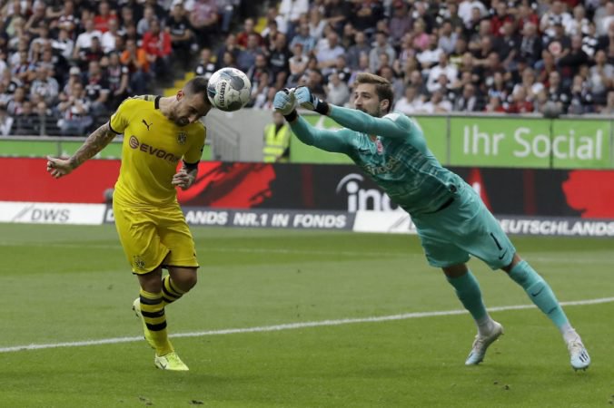 Eintracht dvakrát dorovnal náskok Dortmundu, v zostave Mönchengladbachu nechýbal Bénes