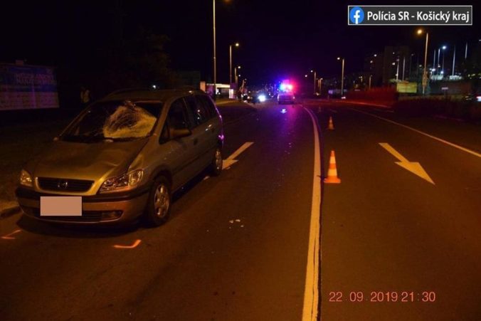 Foto: Vodič Opla zachytil chodkyňu, po prevoze do nemocnice zomrela