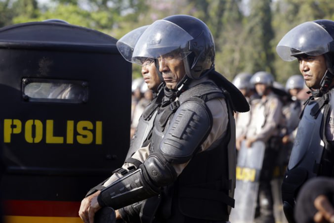 Polícia zatkla v Indonézii skupinu militantov, sú podozriví z plánovania samovražedného útoku