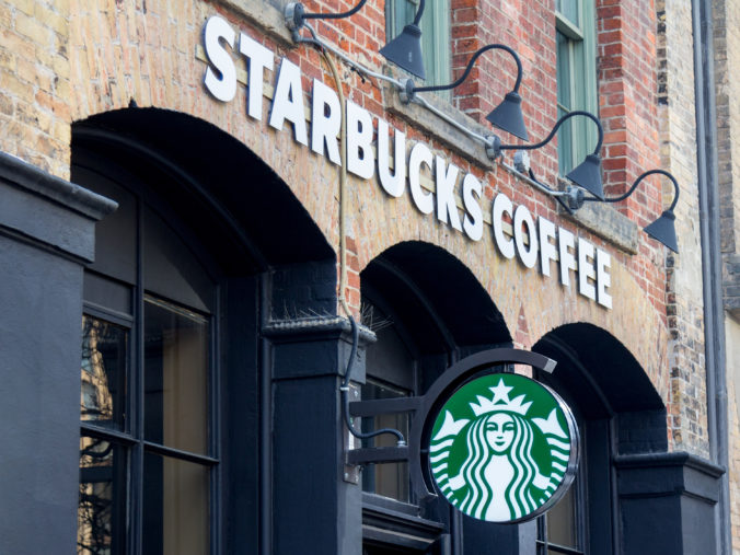 Firma Starbucks nemala v Holandsku daňové výhody, vyhlásil Všeobecný súd Európskej únie