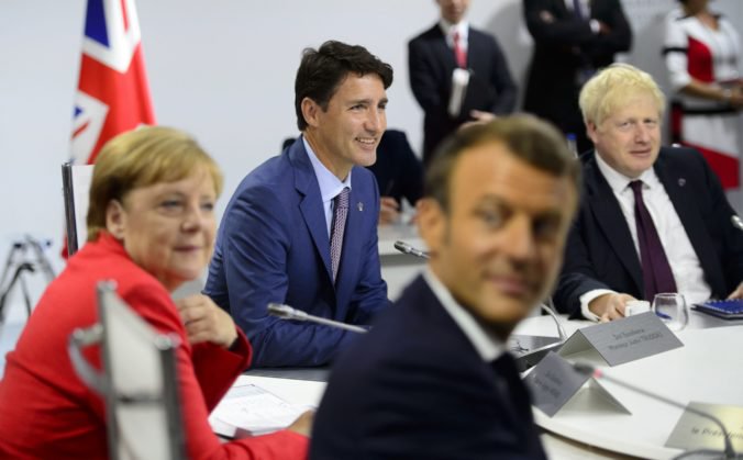 Macron a Merkelová vyzvali Irán na rokovania o jadrovej dohode, ale Johnson zašiel ešte ďalej