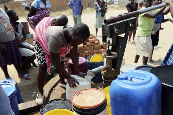 Viac ako dva milióny ľudí sú bez vody, v hlavnom meste Zimbabwe museli zatvoriť hlavnú čističku