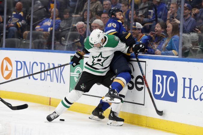 Video: Černák rozdal štyri „hity“ pri prehre Tampy v derby, Dallas so Sekerom zvíťazil v St. Louis