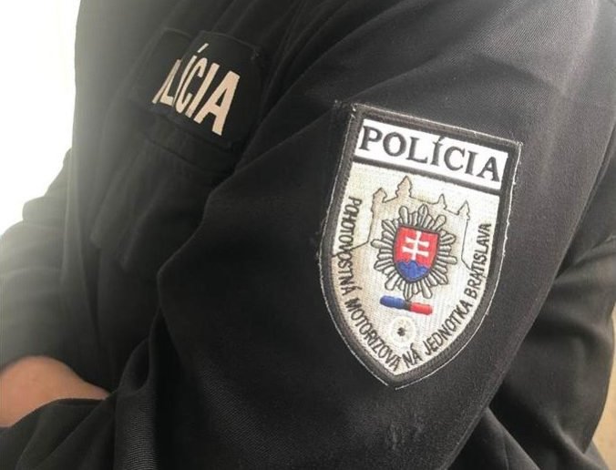 Ľubomír „preveril“ policajtov v Bratislave, po naháňačke vystúpil z auta a začal utekať