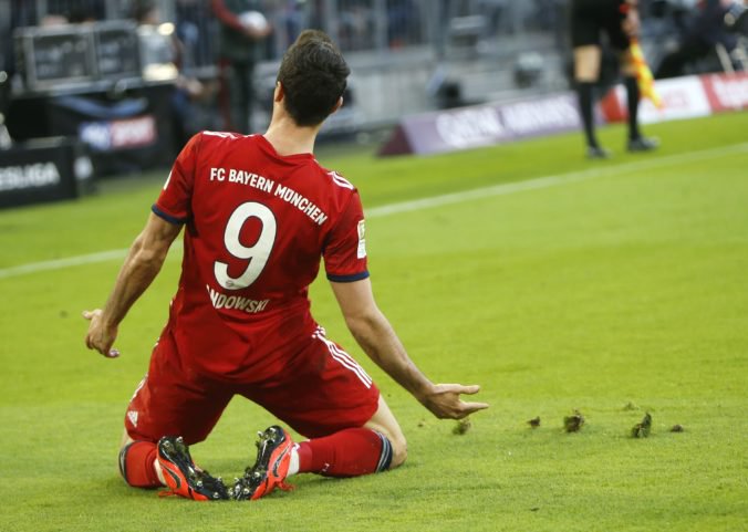 Môže prekonať legendy ako Heynckes či Müller, Lewandowski je gól od zápisu do histórie