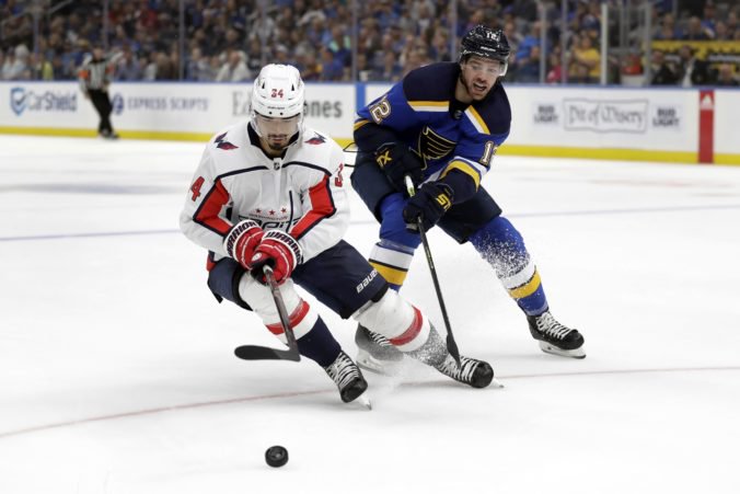 Video: Washington s Fehérvárym padol na ľade obhajcu Stanley Cupu, za Toronto hral aj Marinčin