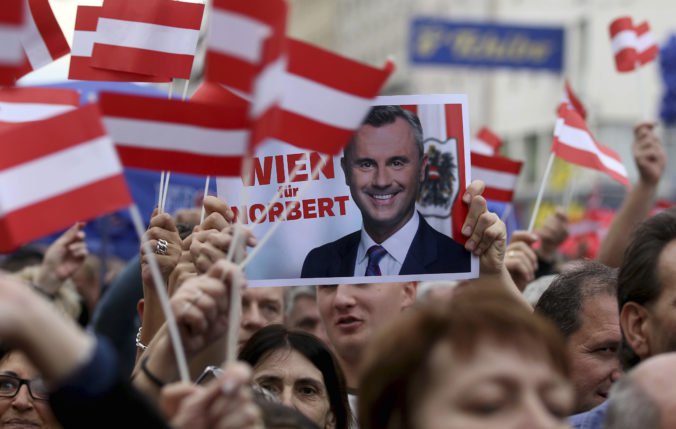 V Rakúsku sa konajú predčasné parlamentné voľby, črtá sa ďalšia vláda ľudovcov a slobodných