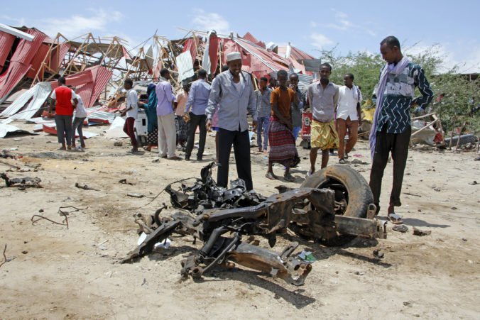 Video: Ozbrojenci aš-Šabábu zaútočili na vojenskú základňu aj taliansky konvoj v Mogadišu