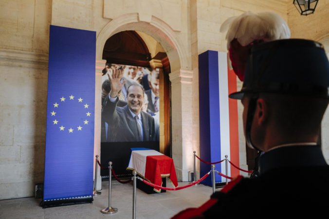 Video: V Paríži sa rozlúčili s exprezidentom Chiracom, deň štátneho smútku sa začal bohoslužbou