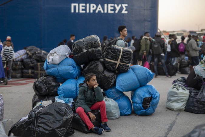Migranti z ostrova Lesbos protestovali pred táborom, žiadali lepšie podmienky