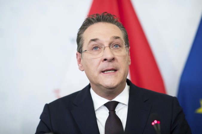 Strache čelí hnevu v radoch vlastnej strany, FPÖ v predčasných voľbách dosiahla slabý výsledok