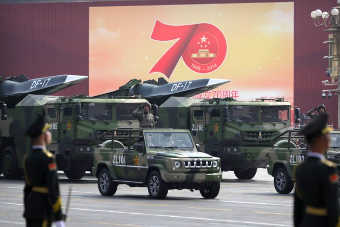 Video+foto: Čínska ľudová republika si pripomenula 70. výročie vzniku, ukázala najmodernejšie zbrane
