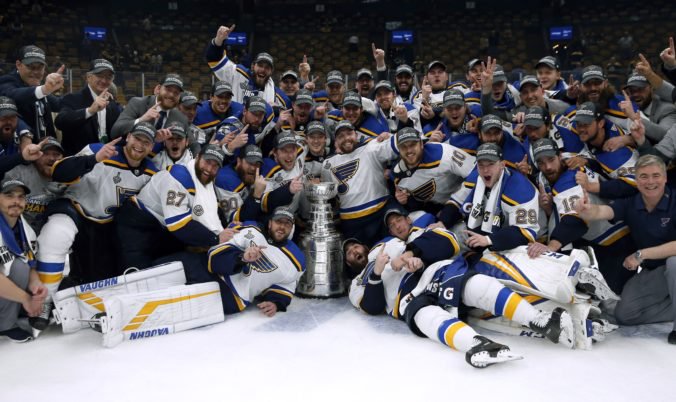 Zápas v Prahe, deväť Slovákov a široký okruh favoritov na Stanley Cup. Štartuje nová sezóna NHL