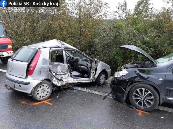 Foto: Spolujazdkyňa neprežila nehodu v Košických Oľšanoch, vodička sa zrazila s autom v protismere