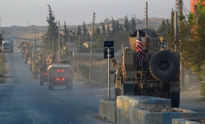 Američania nebudú zasahovať do tureckej operácie v Sýrii, jednotky sa stiahnu z pohraničia