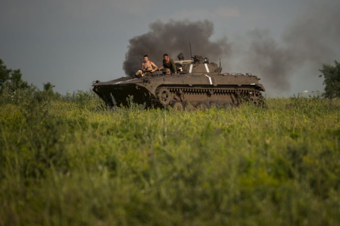 Odsun vojska z východu Ukrajiny odložili, dôvodom je nedávne ostreľovanie zo strany separatistov