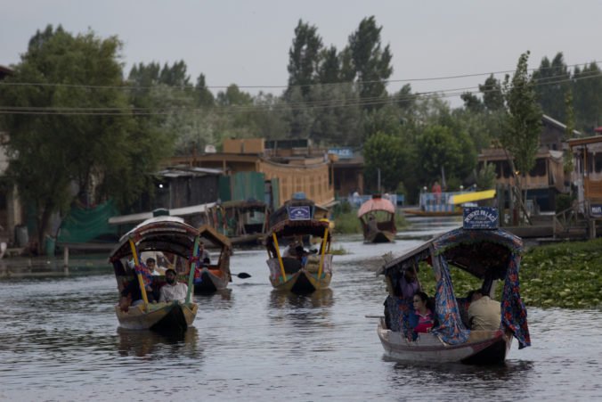 Turisti budú môcť opäť vstúpiť do Kašmíru, nečakajú ich však normálne podmienky