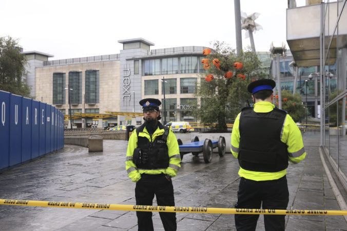 Muž pobodal päť ľudí v Arndale Centre, prípad už prevzali protiteroristickí vyšetrovatelia