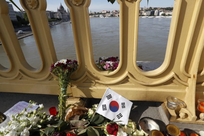 Vyšetrovanie potopenej výletnej lode na Dunaji ukončili, telo jednej turistky stále nenašli