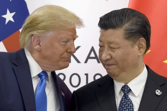 Američania a Číňania sa po 15 mesiacoch obchodnej vojny dohodli na prímerí