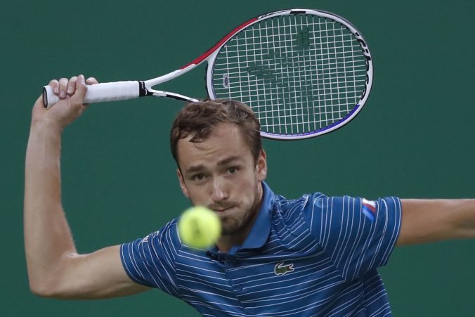 Medvedev a Zverev sa pobijú o titul na turnaji Masters v Šanghaji