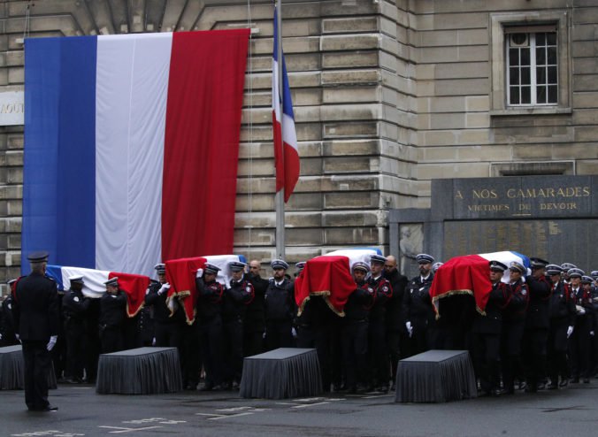 Francúzska polícia zatkla piatich ľudí napojených na útočníka z Paríža, je medzi nimi aj imám