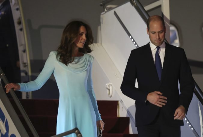 Video: Princ William s manželkou pricestovali na návštevu Pakistanu, pôjdu aj na vidiek