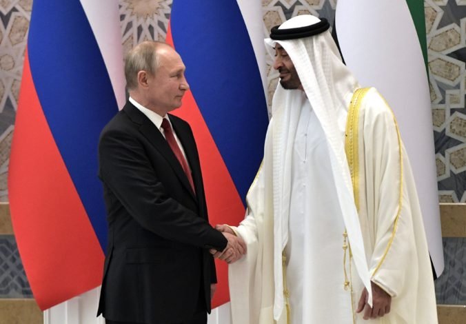 Prezident Putin pricestoval do Abú Zabí, na letisku ho privítal korunný princ šejk