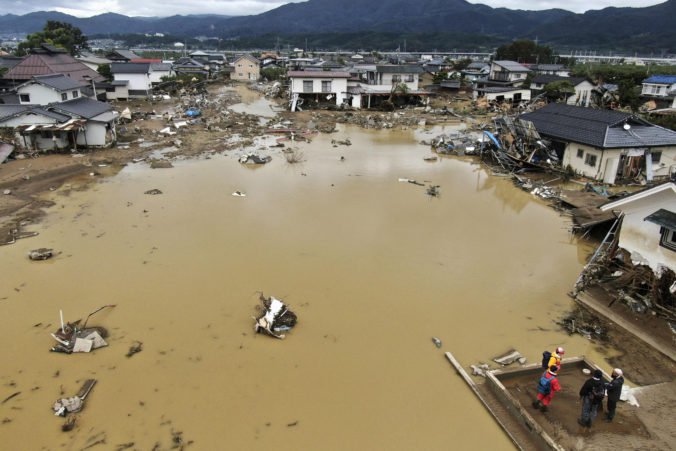 Video: Počet obetí tajfúnu Hagibis stúpol, na pátracie práce nasadili aj Japonské sily sebaobrany