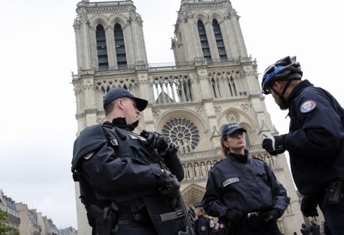 Ženské teroristky poznajú svoje tresty za útok pri Notre Dame v Paríži