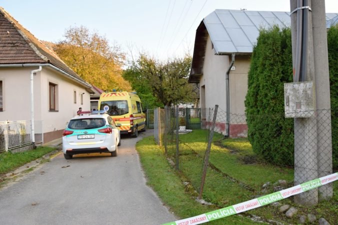 Foto: Po rodinnej dráme na Považí sú dvaja mŕtvi, muž zavraždil manželku a jeho našli v podkroví