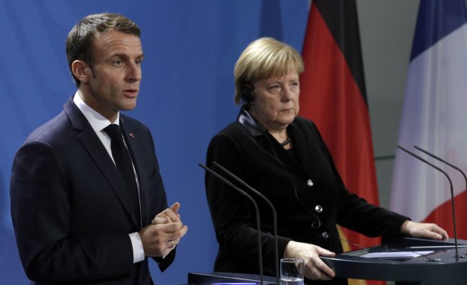 Macron sa pred summitom Európskej únie stretne s Merkelovou, budú diskutovať aj o brexite