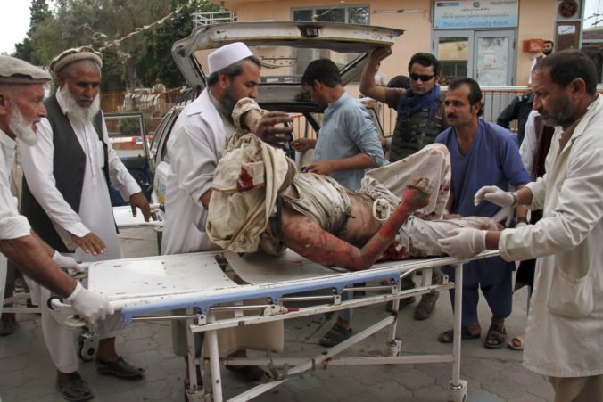 Pri útoku na mešitu v Afganistane zahynuli desiatky ľudí, medzi obeťami sú aj deti