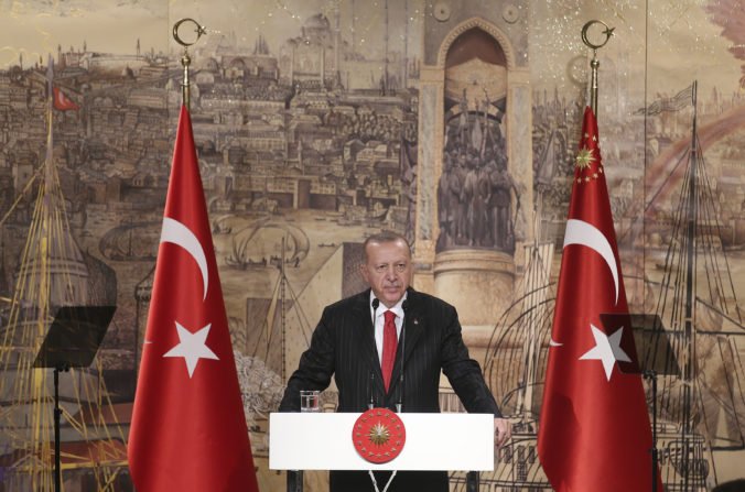Turecký prezident Erdogan uistil Trumpa, že prímerie v Sýrii platí
