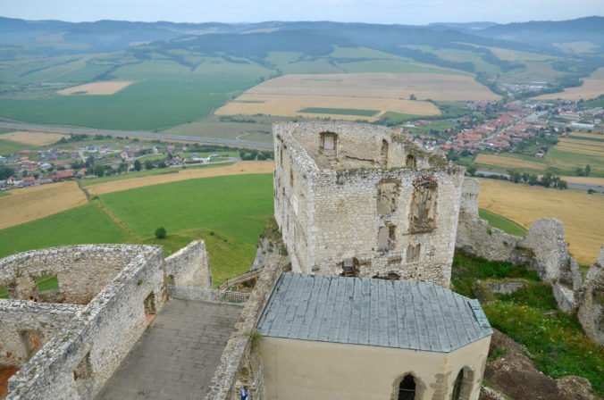 Časti Spišského hradu hrozí deštrukcia, ale ministerstvu na rekonštrukciu chýbajú milióny eur