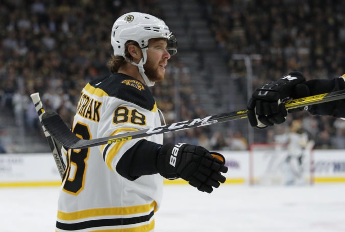 Novou jednotkou medzi tromi hviezdami týždňa v NHL je český útočník David Pastrňák
