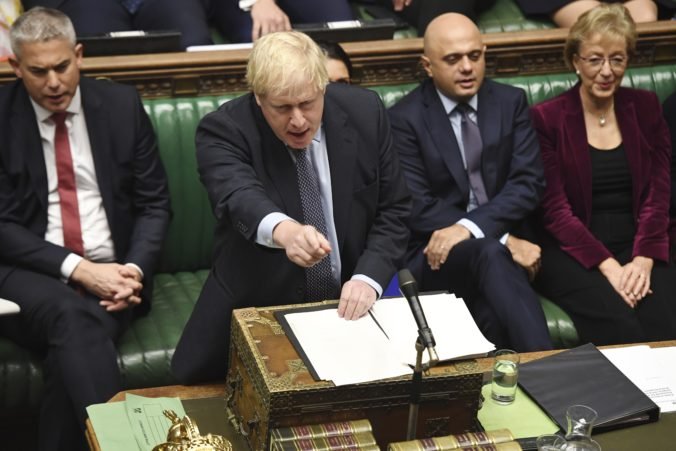 Ak Európska únia navrhne dlhší odklad brexitu, premiér Johnson vypíše voľby