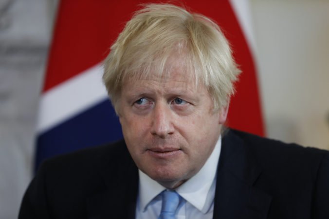 Premiér Johnson si praje predčasné parlamentné voľby v Británii, mali by sa konať v decembri