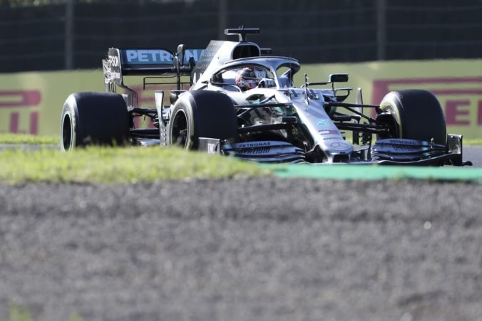 Verstappen siaha na víťazný hetrik v Mexiku, Hamilton môže spečatiť šiesteho titulu v F1
