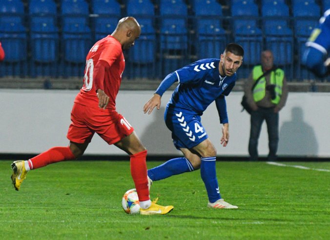 Senica podľahla vo Fortuna lige Seredi vlastným gólom, Trenčín remizoval v Ružomberku