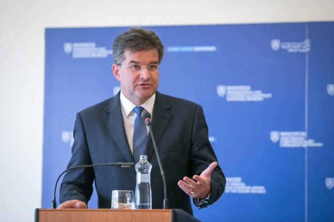 Slovensko sa podľa Lajčáka predĺžením moratória zaradí medzi najhoršie demokratické krajiny