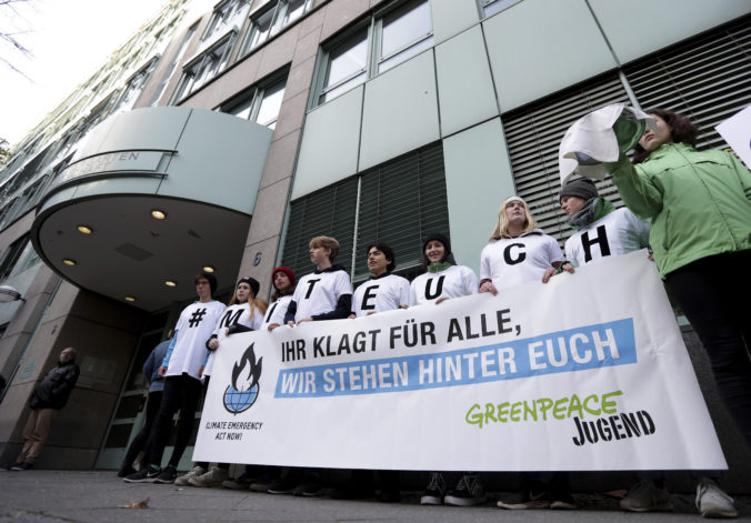 Farmárske rodiny dali Merkelovej vládu na súd, vraj nerobí dosť v boji proti klimatickým zmenám