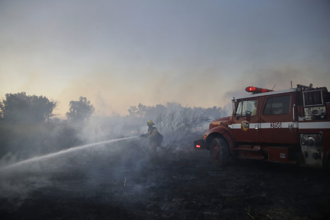 Hasiči majú pod kontrolu 60 percent požiarov v Kalifornii, väčšina evakuovaných ľudí sa už môže vrátiť domov