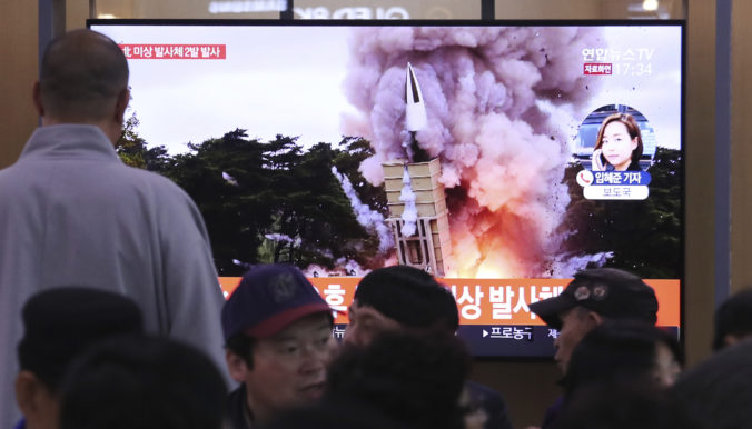 Severná Kórea odpálila ďalšiu raketu, dopadla do mora pri východnom pobreží krajiny