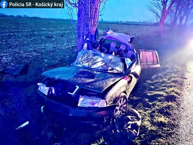 Foto: Za volant si sadol opitý vodič, pri silnom náraze zahynul mladý spolujazdec