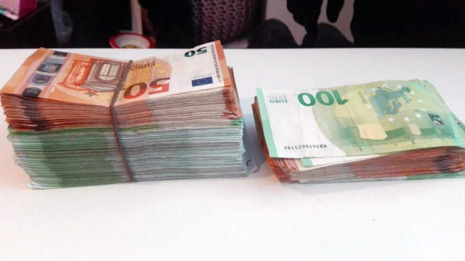 Foto: Po akcii Diviak obvinili štyri osoby, NAKA zaistila drogy aj desaťtisíce eur