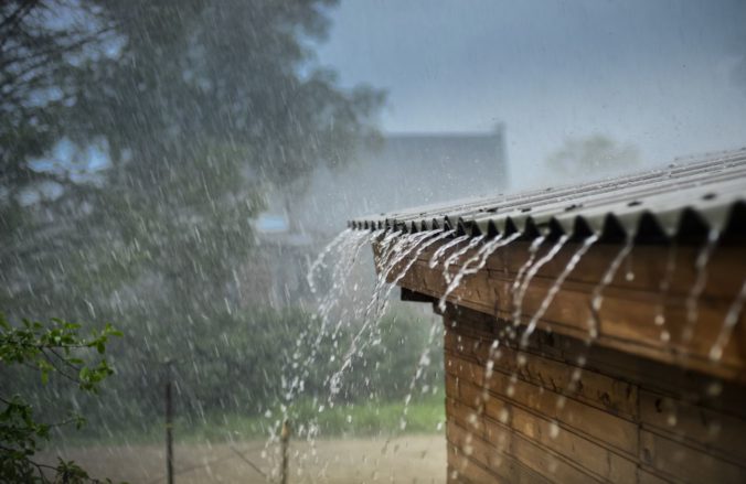 Meteorológovia varujú pred silným dažďom, zasiahne časť Slovenska