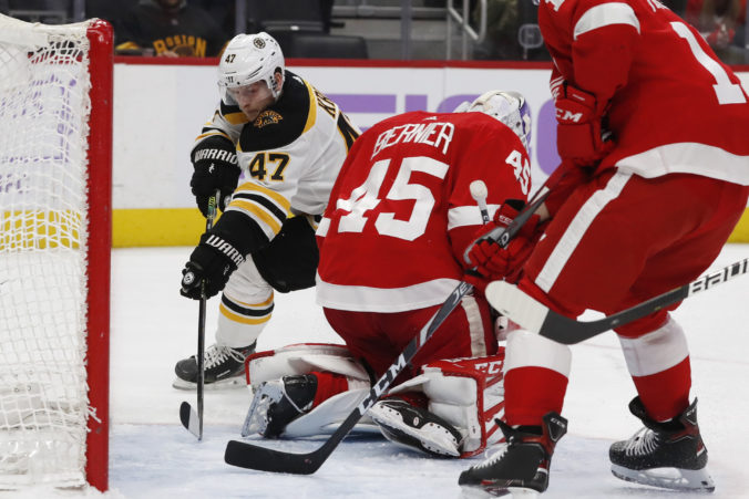 Video: Cehlárik získal prvý bod v sezóne NHL, brankár Detroitu sa zaskvel dvoma asistenciami