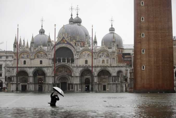 Video+foto: Benátky bojujú s druhými najväčšími záplavami vo svojej histórii