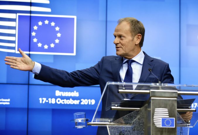 Nevzdávajte zastavenie brexitu, odkázal Tusk britským voličom